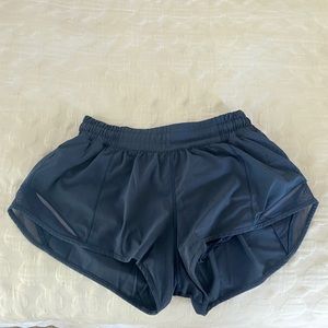 Lululemon Hotty Hot Low-Rise Short 2.5”